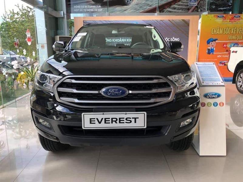 Ford Everest giảm giá kỷ lục 200 triệu đồng tại Việt Nam